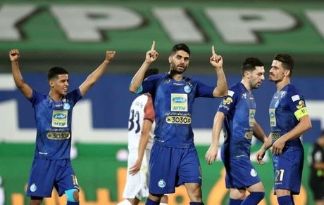 استقلال از علی کریمی شکایت می‌کند