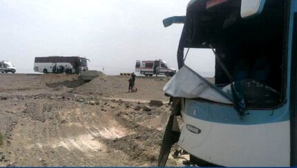 ۱۱ مصدوم در حادثه تصادف یک اتوبوس مسافری در مسیر زاهدان نهبندان