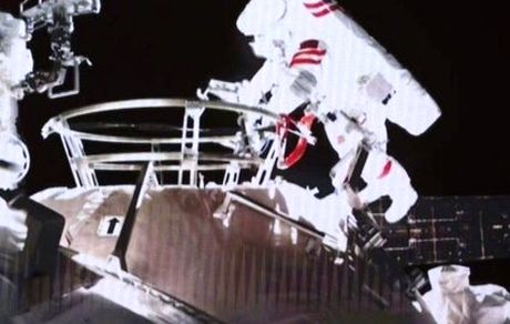 اولین پیاده‌روی فضایی چینی‌ها در ایستگاه خودشان انجام شد