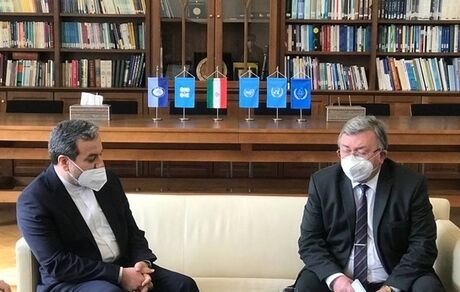رایزنی اولیانوف با عراقچی در وین/ رایزنی‌ها ادامه دارد