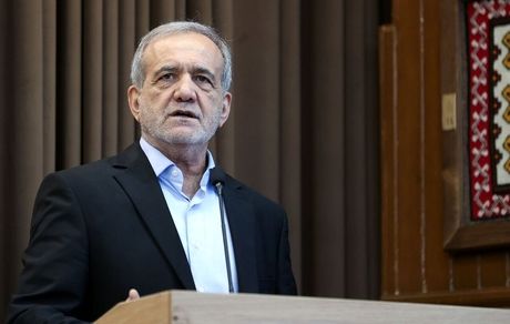 در مملکت اگر من و شما بیل نزنیم با امضا چیزی درست نمی‌شود / همه خاک خوزستان طلاست