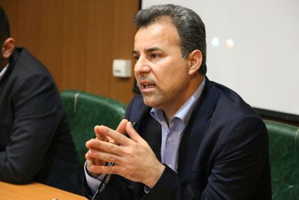 میرزایی: وزیر اقتصاد باید مواضع ایران را در مجمع بانک جهانی تبیین می‌کرد