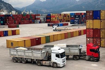 ترخیص شبانه‌روزی کالاهای اساسی از گمرک بندرلنگه