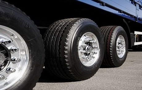 تفاوت ۶ میلیون تومانی قیمت لاستیک سنگین در سامانه صمت با بازار