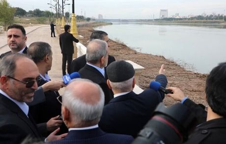 بازدید رئیس‌جمهور از ساحل کارون