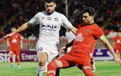 تراکتور صدرنشین لیگ برتر فوتبال در سال ۱۴۰۳ شد