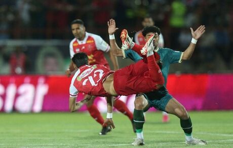 پرسولیس در قزوین برد و در یک قدمی قهرمانی قرار گرفت