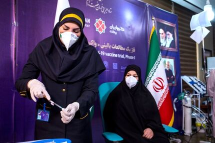 تزریق دومین دوز از واکسن ایرانی کرونا به سه داوطلب