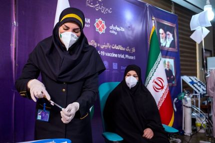 تزریق دومین دوز از واکسن ایرانی کرونا به سه داوطلب