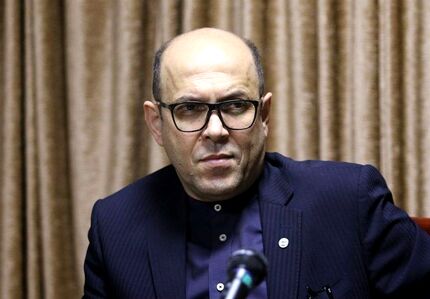 سعادتمند: سرخابی‌ها باید در زمین رقابت کنند/ از حاشیه دوری شود