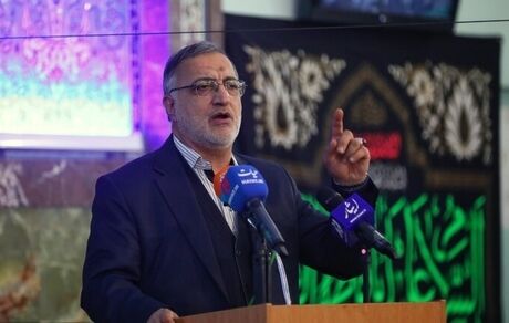 زاکانی در تجمع مردمی عزاداران فاطمی: مسئولین کشور مکلف به کوشش و تلاش هستند/ باید بار اقتصادی را از روی دوش مردم برداشت