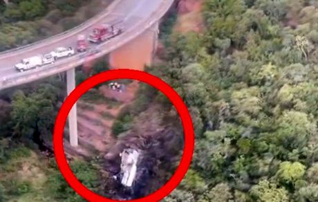 جان باختن ۴۵ نفر در سقوط اتوبوسی از روی پلی در آفریقای جنوبی