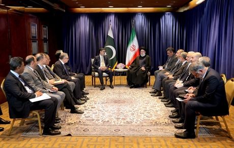 تاکید نخست وزیر پاکستان بر عزم کشورش برای ارتقای سطح همکاری‌ها با ایران