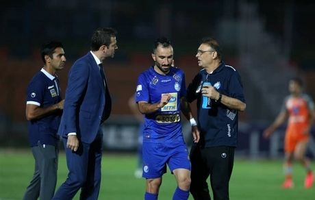 تشویق بوندس‌لیگایی شجاعیان و ادامه شعارها علیه فتحی