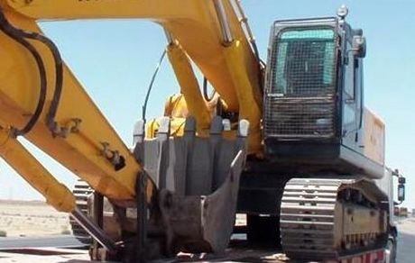 کشف و توقیف دو دستگاه خودروی راهسازی قاچاق به ارزش ۷میلیارد تومان