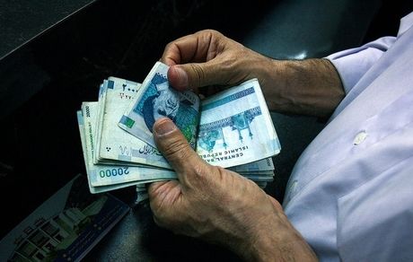 ۴۰۰ هزار بازنشسته وام ضروری می‌گیرند