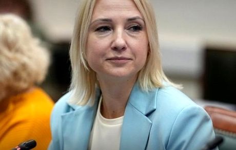 روزنامه‌نگار منتقد پوتین برای انتخابات روسیه ردصلاحیت شد