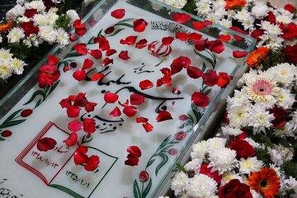 بخاطر شرایط کرونایی، زیارت مزار شهید سلیمانی را به زمان دیگری موکول کنید