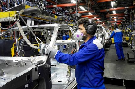 ایرانخودرو از شکسته شدن رکورد تولید هفتگی خود خبرداد