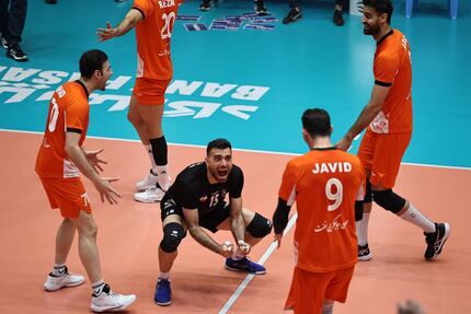 مدعیان لیگ برتر والیبال باختند / استقلال بالاخره برد