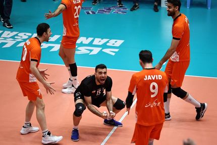 مدعیان لیگ برتر والیبال باختند / استقلال بالاخره برد