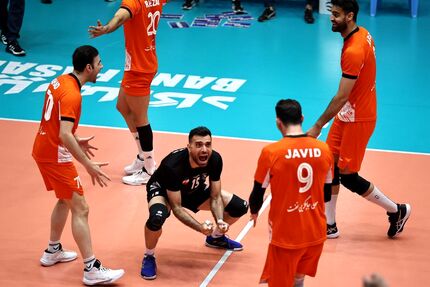 مدعیان لیگ برتر والیبال باختند / استقلال بالاخره برد