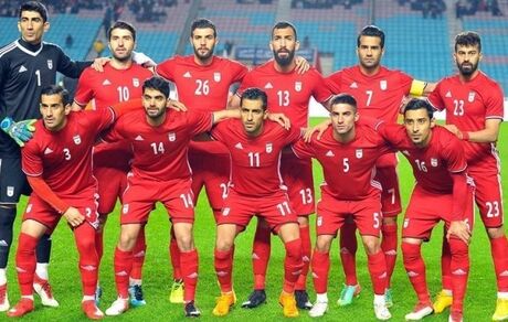 صدرنشینی پرسپولیس، سقوط استقلال و حمله طوفان زرد