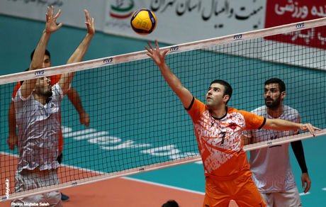 پایان نیم فصل لیگ برتر والیبال: صدرنشین بی شکست برابر قعرنشین شکست خورد / روز خوش ارومیه‌ای‌ها