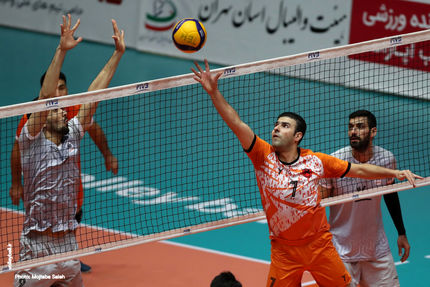 پایان نیم فصل لیگ برتر والیبال: صدرنشین بی شکست برابر قعرنشین شکست خورد / روز خوش ارومیه‌ای‌ها