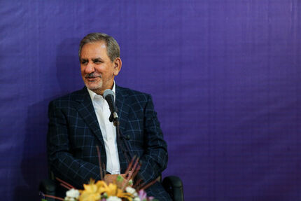 
جهانگیری: ایران سرافرازانه از مشکلات عبور می‌کند