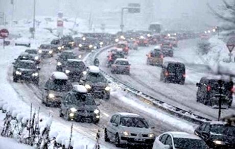 بارش برف و باران در محورهای ۱۵ استان