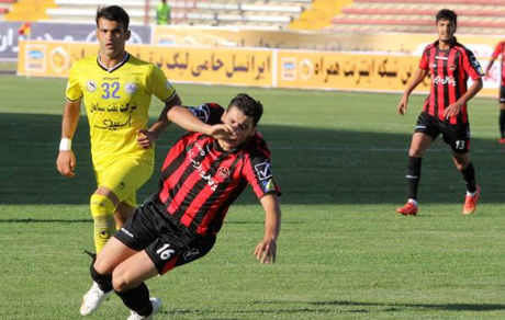 بازیکنان صنعت نفت پول کرایه تاکسی ندارند/ یکی به داد ما برسد