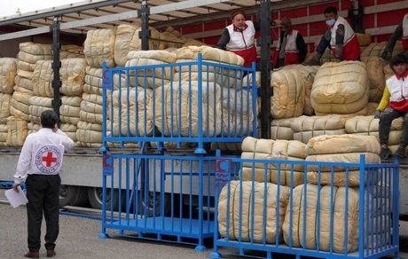 اولین محموله کمک‌های صلیب سرخ به ایران تحویل شد
