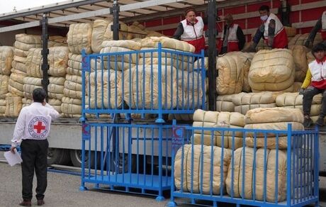 اولین محموله کمک‌های صلیب سرخ به ایران تحویل شد