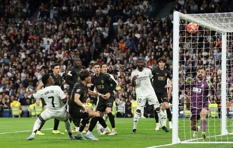 پرسپولیس در خانه نبرد و رویای قهرمانی‌اش کمرنگ‌تر شد