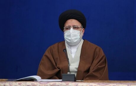  رئیس قوه قضائیه: کسانی که فکر می‌کنند مشکلات با مذاکره حل می‌شود اشتباه می‌کنند / نیروهای انقلابی را برای رفع مشکلات قادر می‌دانیم