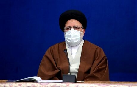  رئیس قوه قضائیه: کسانی که فکر می‌کنند مشکلات با مذاکره حل می‌شود اشتباه می‌کنند / نیروهای انقلابی را برای رفع مشکلات قادر می‌دانیم