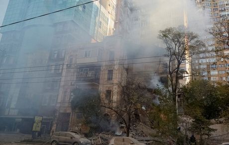 حمله روسیه به زیرساخت‌های اوکراین / برق قطع شد