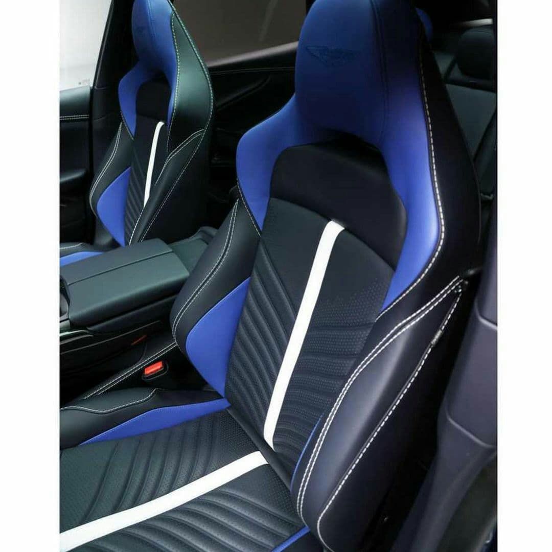 آستون مارتین DBX707