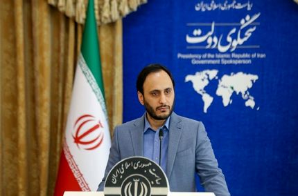احتمال افزایش حقوق کارمندان دولت و بازنشستگان در ماه‌های آتی / «دولت مردم» شعار هفته دولت