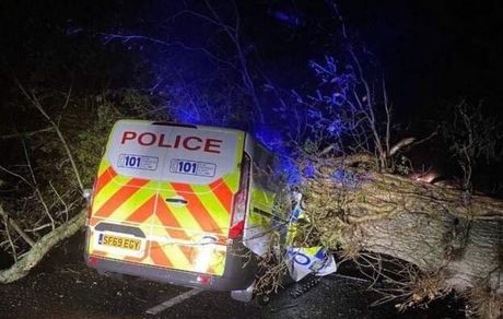 طوفان در انگلیس قربانی گرفت