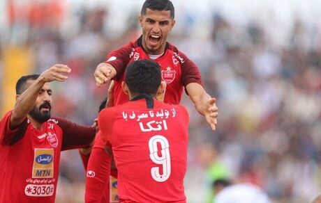 
برتری پرسپولیس برابر ذوب‌آهن در نیمه نخست
