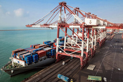 تخلیه و بارگیری کالای اساسی در بنادر ۱.۳درصد افزایش یافت