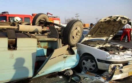 ۱۷ مصدوم در تصادف یک نیسان و مینی‌بوس در کاشان