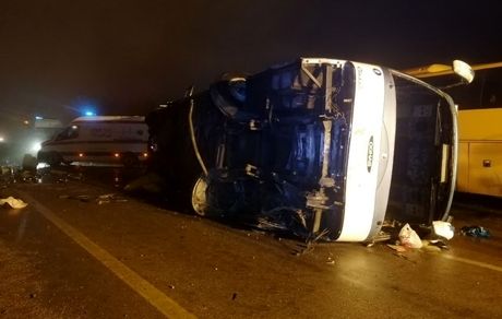 ۱۸ فوتی و مصدوم براثر واژگونی اتوبوس در استان فارس