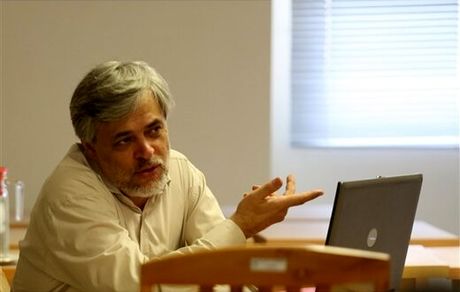 کنایه معنادار محمد مهاجری به صدور مجوز برای رائفی‌پور/ بی انضباط ترین، را مبصر کلاس گذاشته‌اند