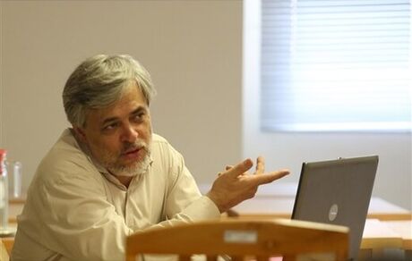 کنایه معنادار محمد مهاجری به صدور مجوز برای رائفی‌پور/ بی انضباط ترین، را مبصر کلاس گذاشته‌اند
