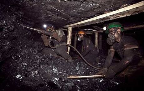 ریزش معدن در قم، ۳ کارگر را محبوس کرد