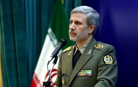
وزیر دفاع : موشک‌ با کلاهک هسته‌ای‌ در ایران وجود ندارد

