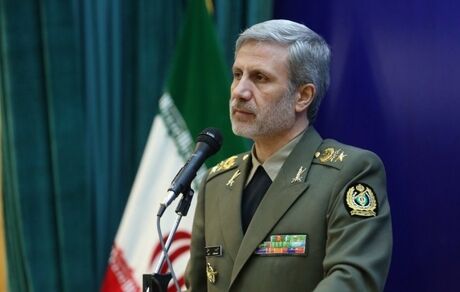 
وزیر دفاع : موشک‌ با کلاهک هسته‌ای‌ در ایران وجود ندارد
